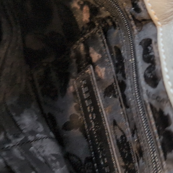 Rebecca Minkoff Gray Quilted Leather Crossbody Bag. - Picture 9 of 10